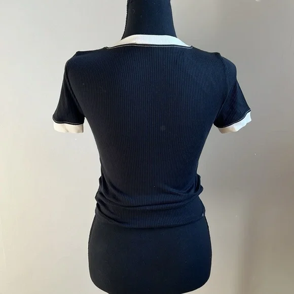 Sale! Classic JCrew elevated essentials T-shirt - Picture 2 of 6